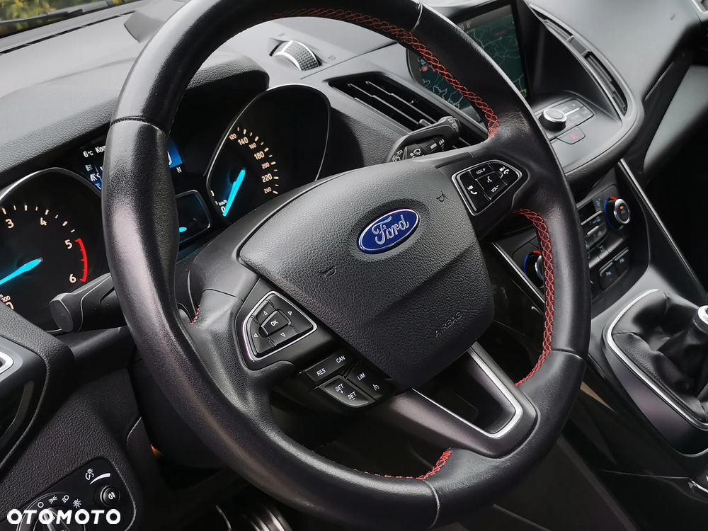 Ford Kuga 2.0 TDCi AWD ST-Line - 23