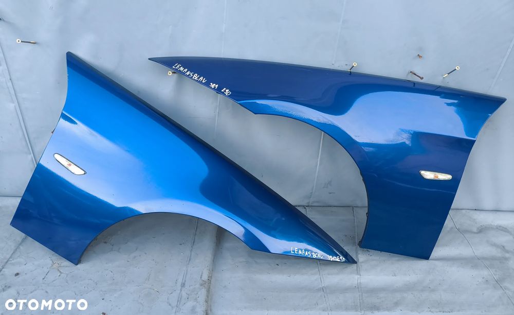 BMW E90 E91 BŁOTNIK PRAWY PRZEDNI 381 LEMANSBLAU - 1