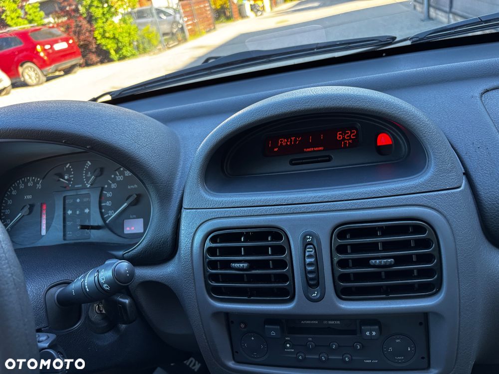 Renault Clio 1.4i RT 16V - 19