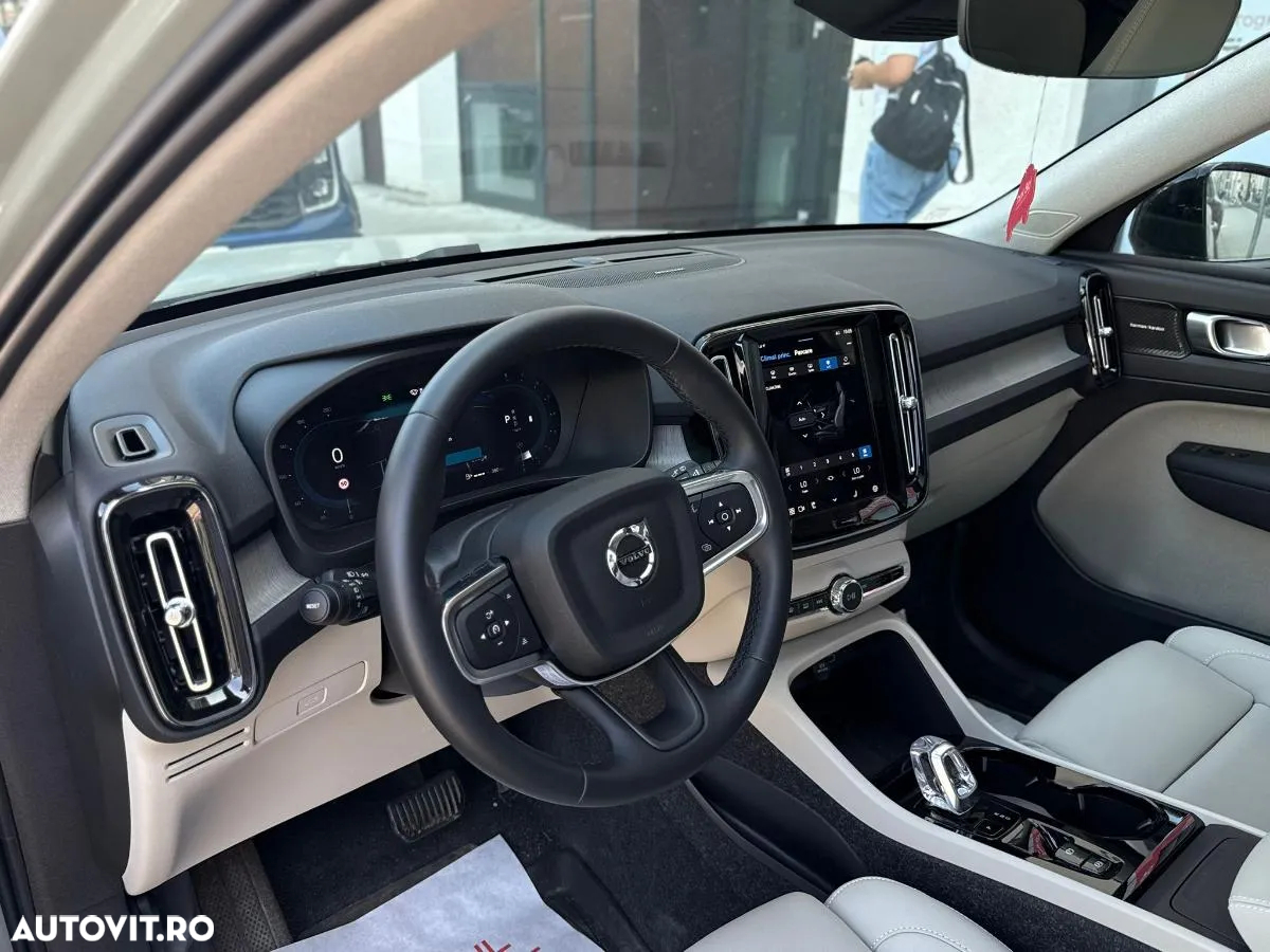 Volvo XC 40 B4 AT8 Mild Hybrid Momentum Pro - 16