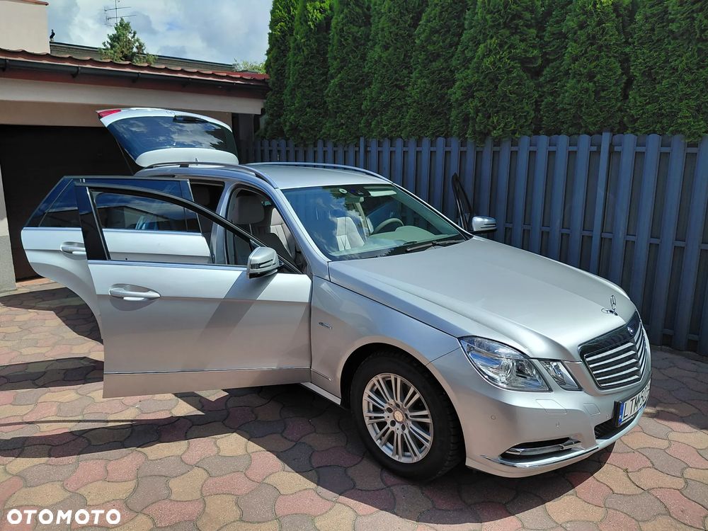 Mercedes-Benz Klasa E 300 CDI DPF BlueEFFICIENCY 7G-TRONIC Elegance - 39