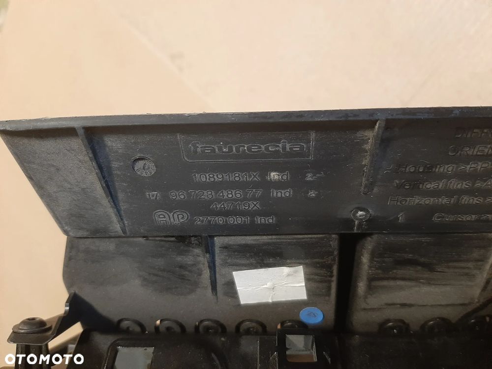 Kratka Srodkowa konsoli PEUGEOT 208  9672848677 - 2