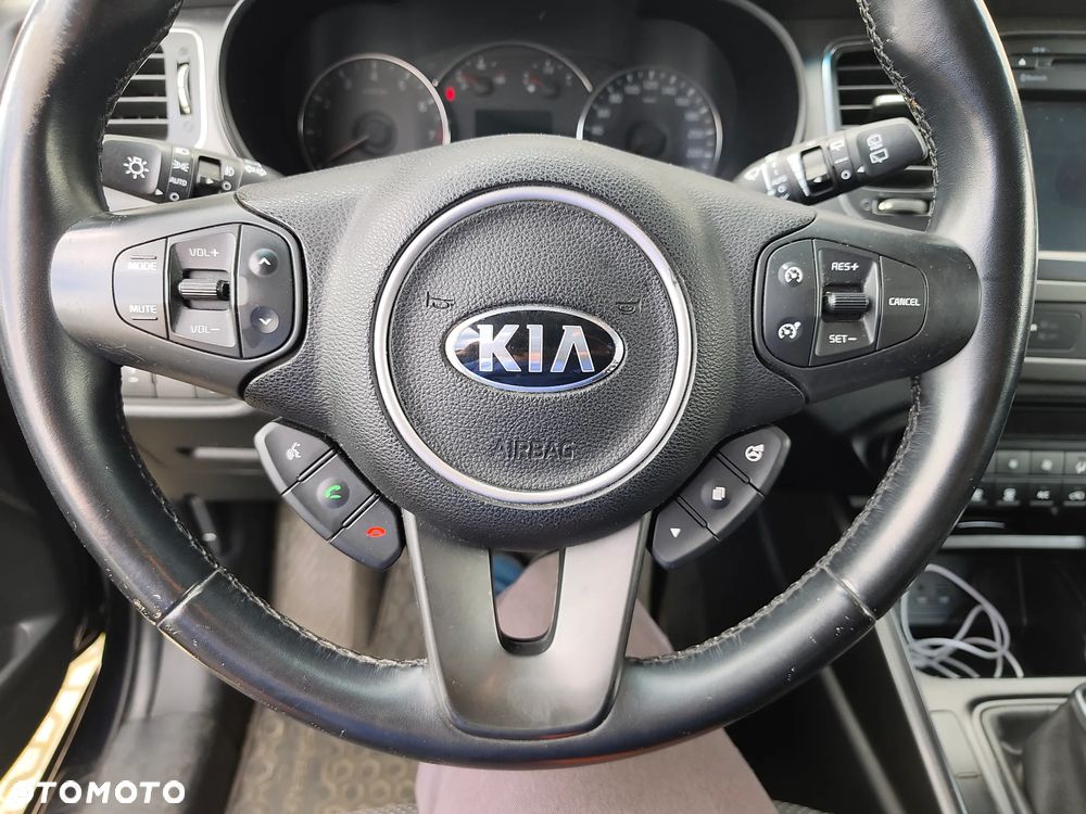 Kia Carens - 16