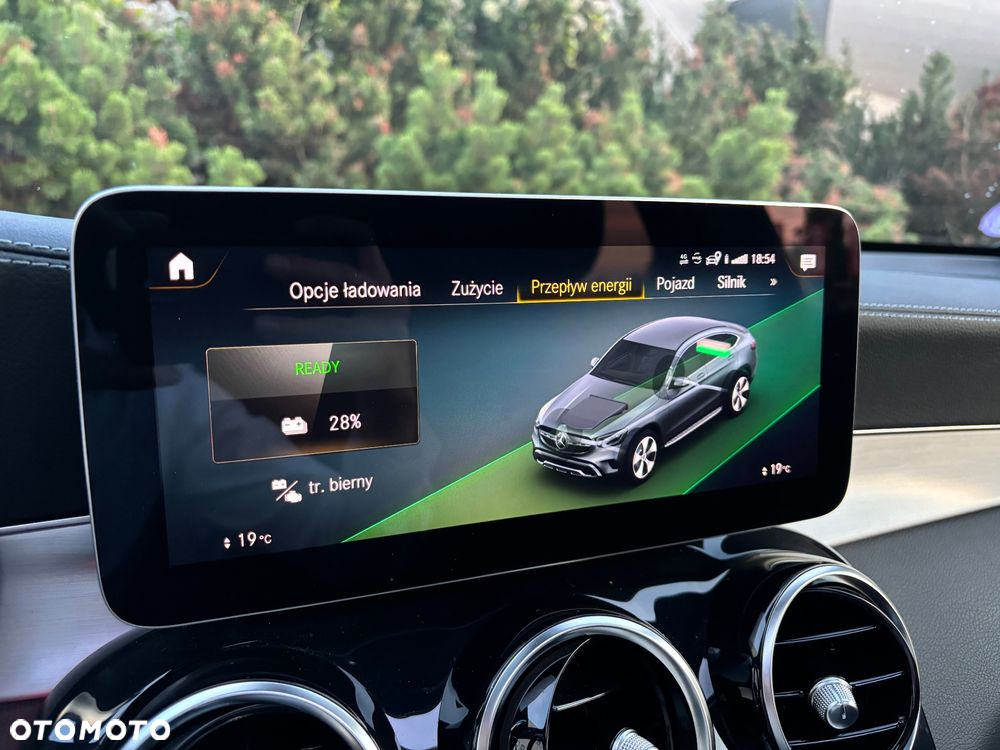 Mercedes-Benz GLC 300 e 4Matic 9G-TRONIC AMG Line - 26