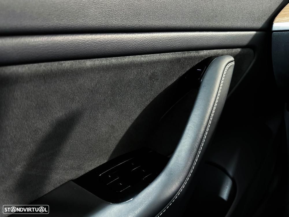 Tesla Model 3 Long-Range Dual Motor AWD - 44