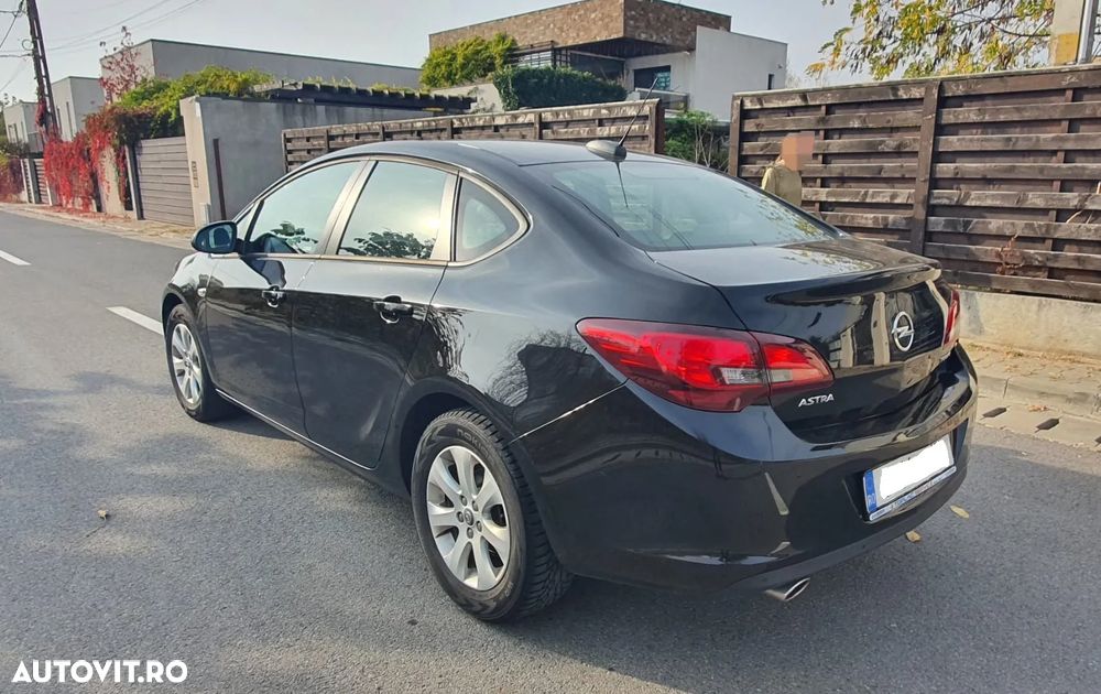Opel Astra 1.4 ECOTEC Turbo Start/Stop Cosmo - 3