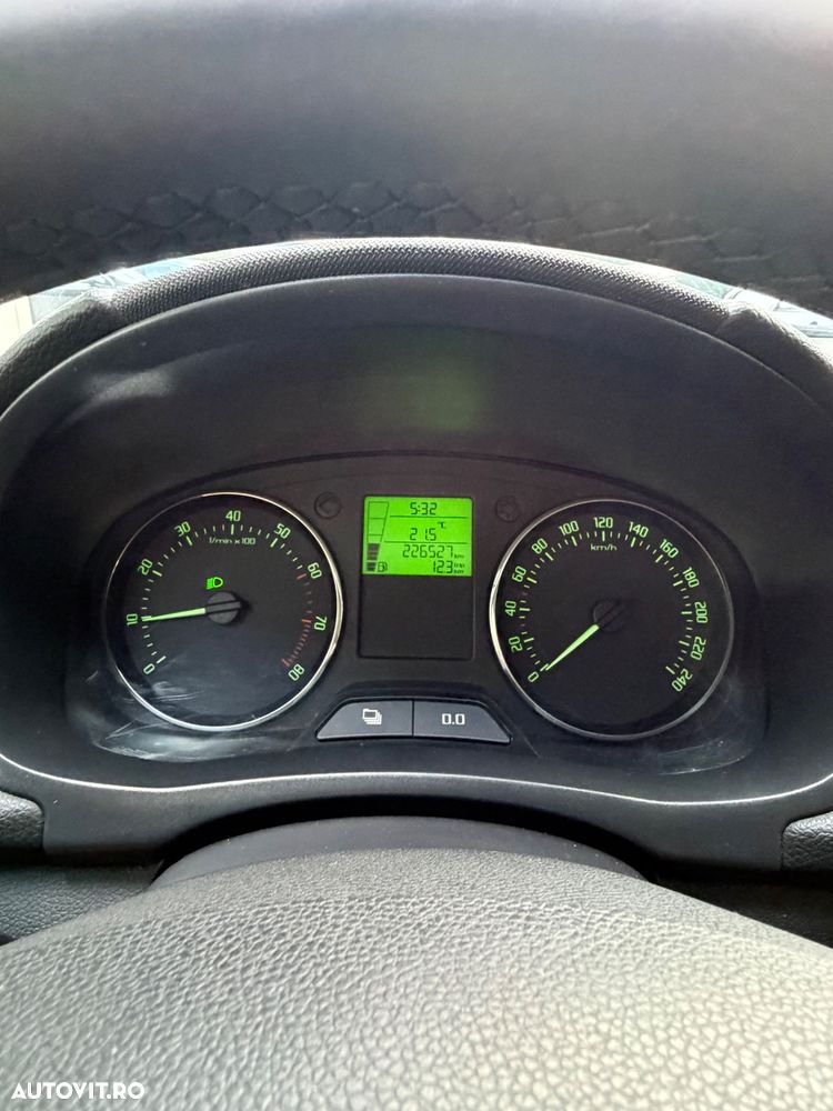 Skoda Fabia 1.2 HTP Fresh - 8