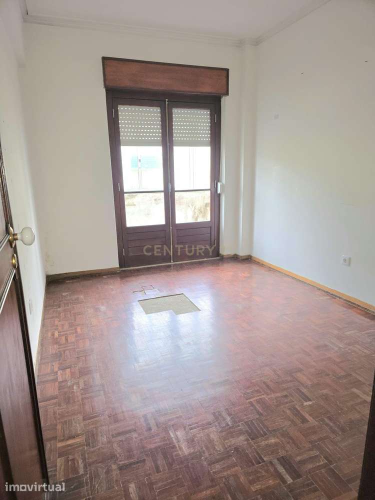 Apartamento T2 para Recuperar em Odivelas, Lisboa - Grande imagem: 4/20