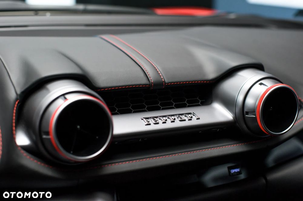 Ferrari 812 Superfast - 32