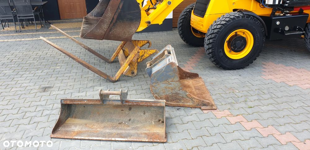 JCB 2CX tylko 2835mtg! z ROTOTILT / 3 łyżki /widły/centralne smarowanie/klimatyzacja / STAN IDEALNY !! - 16