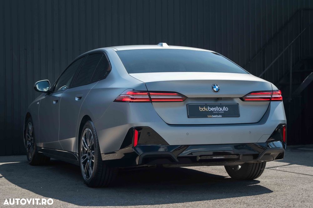 BMW Seria 5 520i AT MHEV - 33