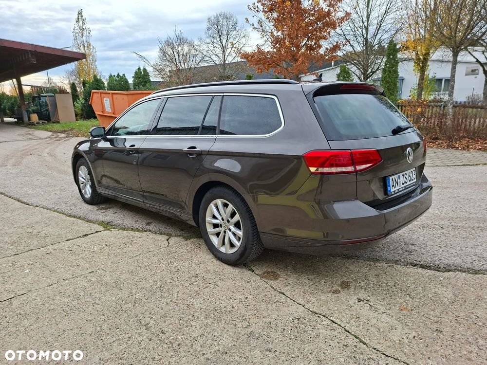 Volkswagen Passat - 4