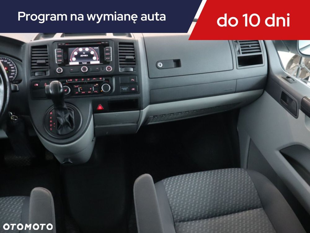 Volkswagen Caravelle - 10