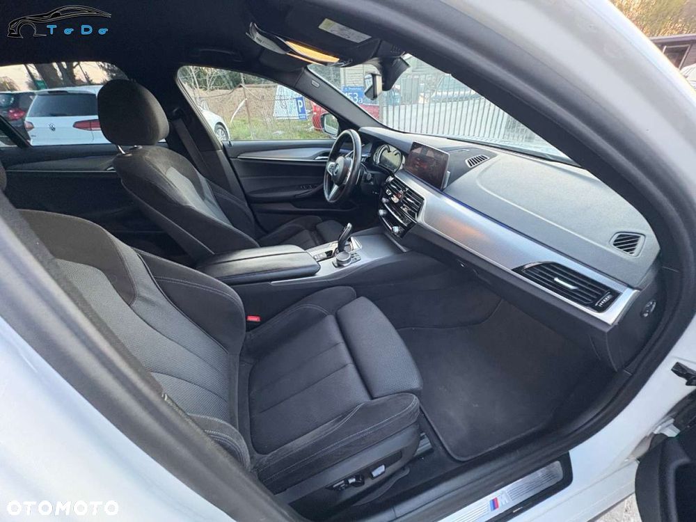 BMW Seria 5 520d M Sport - 27