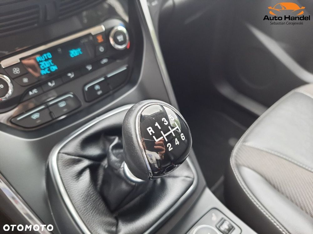 Ford Kuga 1.5 EcoBoost 2x4 Titanium - 36