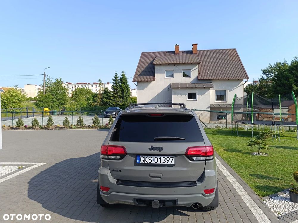 Jeep Grand Cherokee - 26