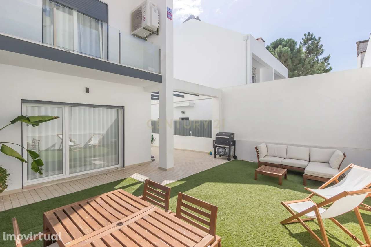 Moradia Geminada como Nova na Quinta do Conde - Grande imagem: 2/35