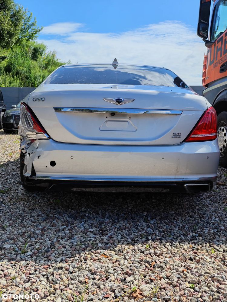 Genesis G90 - 5