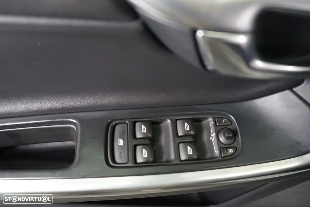 Volvo V60 2.4 D6 R-Design AWD Phev - 23