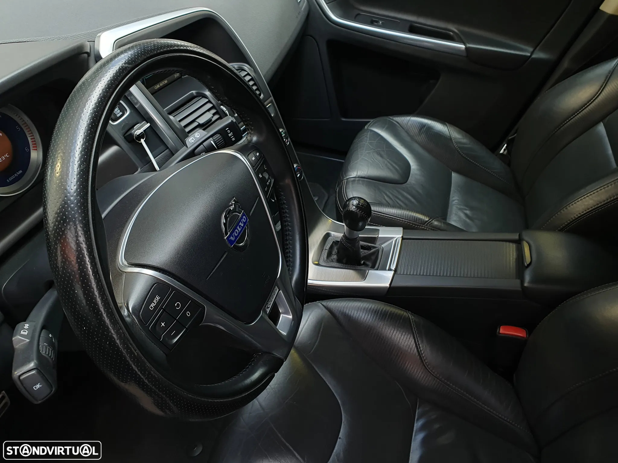 Volvo XC 60 2.0 D4 R-Design - 15