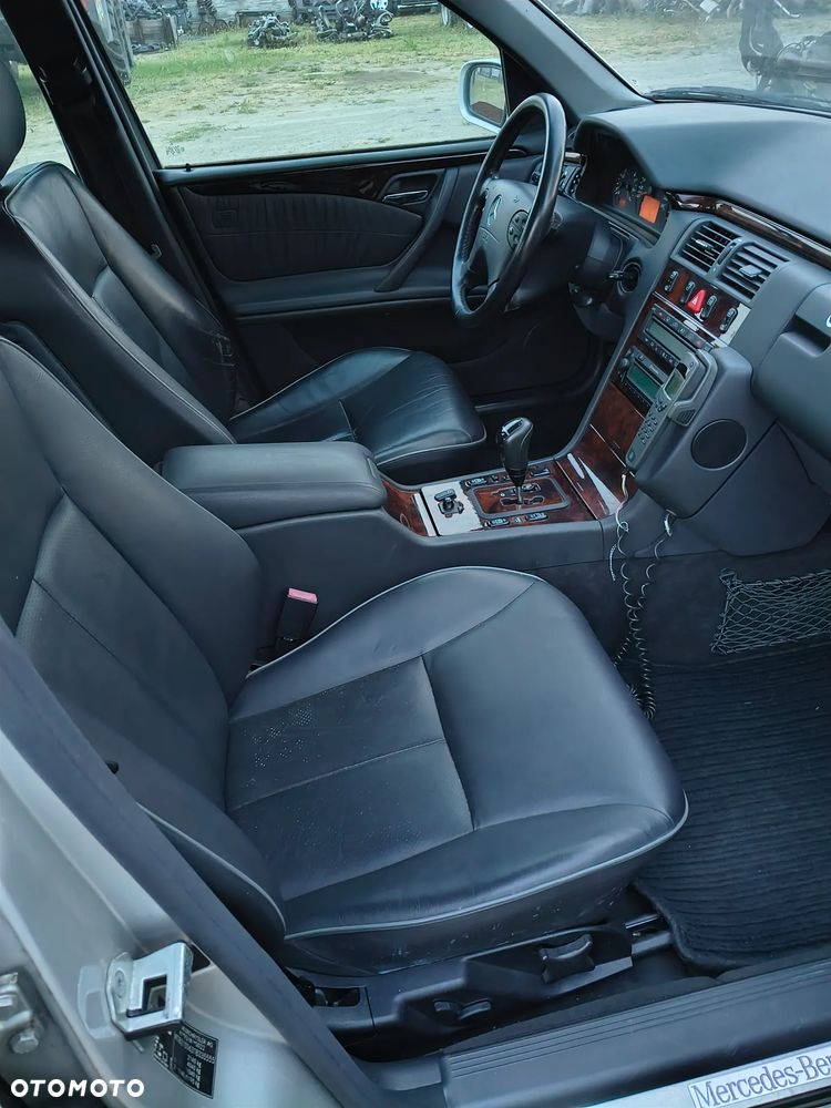 Mercedes-Benz Klasa E 280 4 Matic Elegance - 38