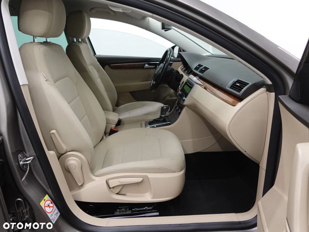 Volkswagen Passat - 26