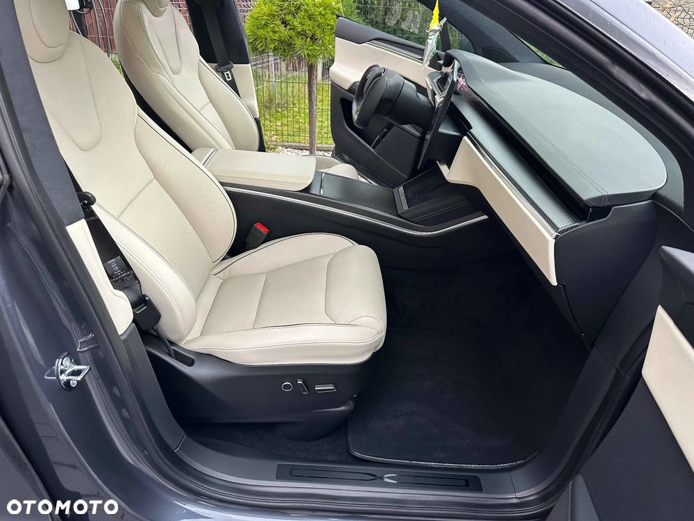 Tesla Model X - 3