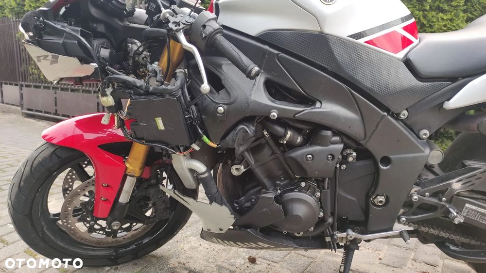 Yamaha R1 - 7