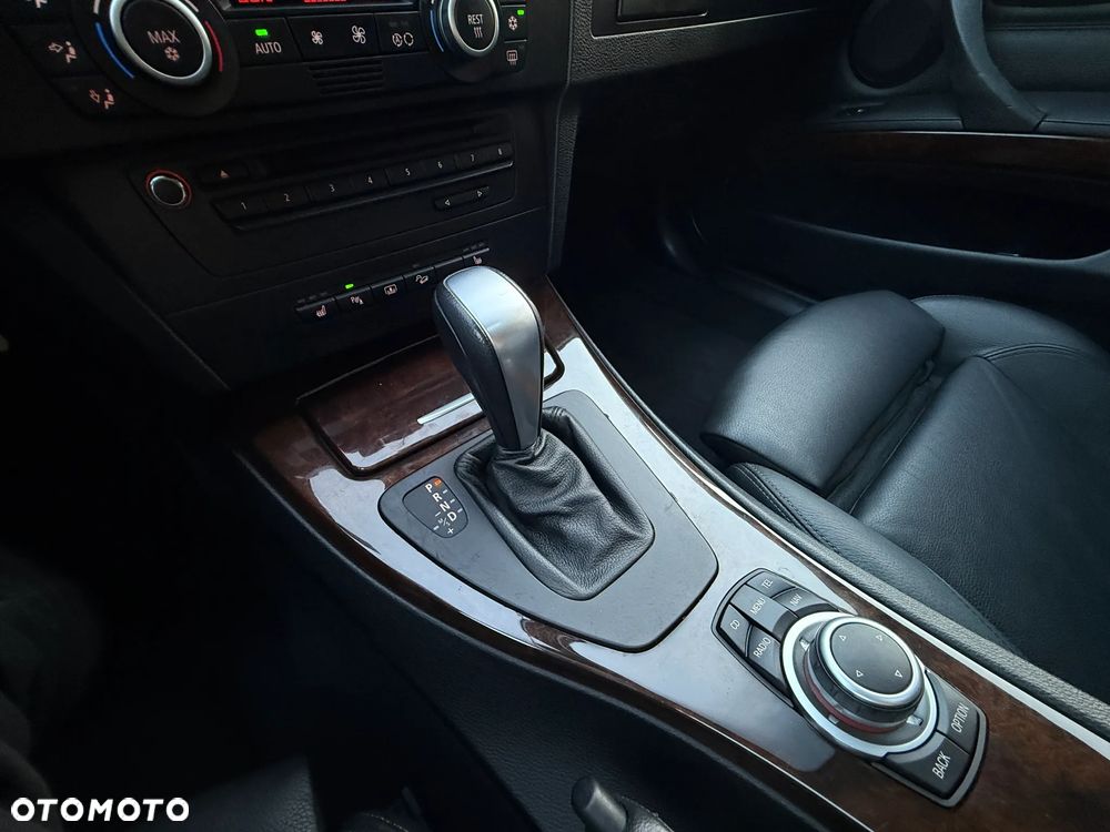 BMW Seria 3 320d xDrive DPF - 34