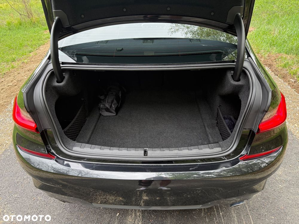 BMW Seria 3 330i M Sport - 12