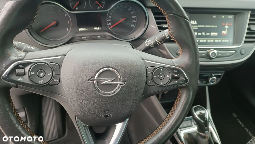 Opel Crossland X 1.2 T Design Line S&S - 10