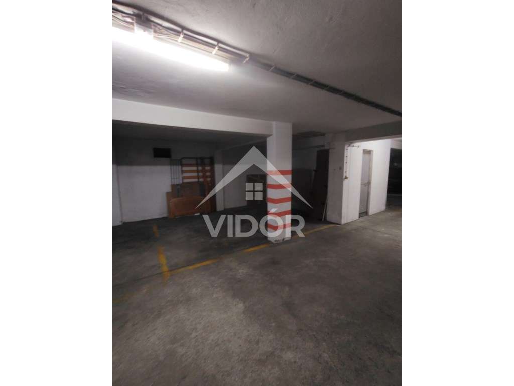 Garagem na Rua Bernardim Ribeiro Nº 260 - Circunvalação - Grande imagem: 5/5