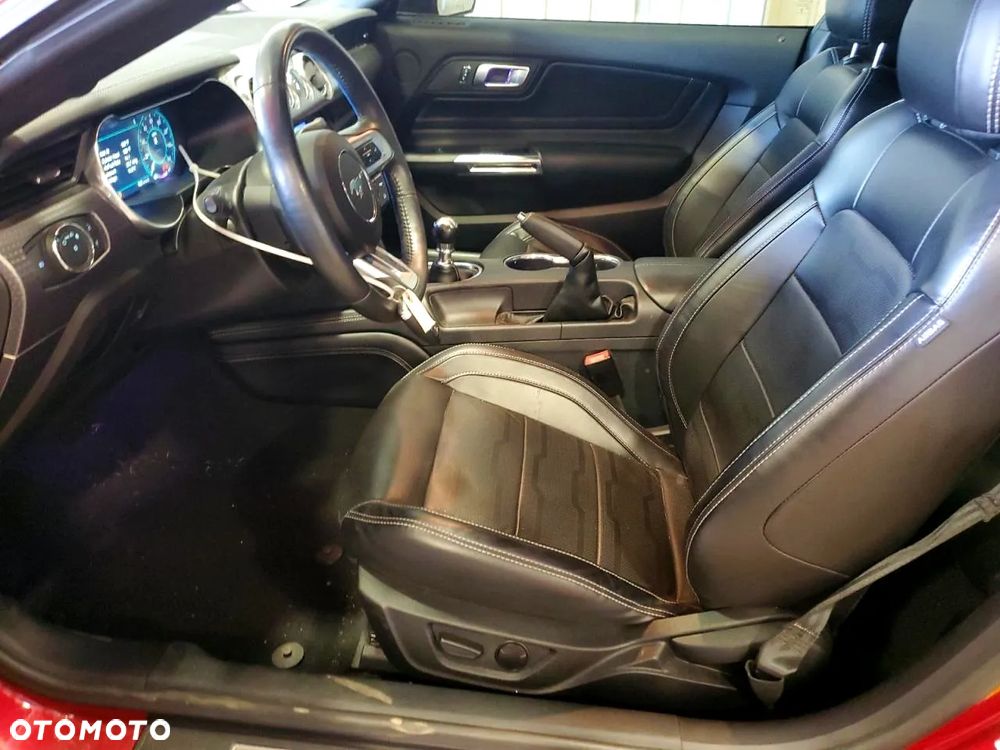 Ford Mustang - 8