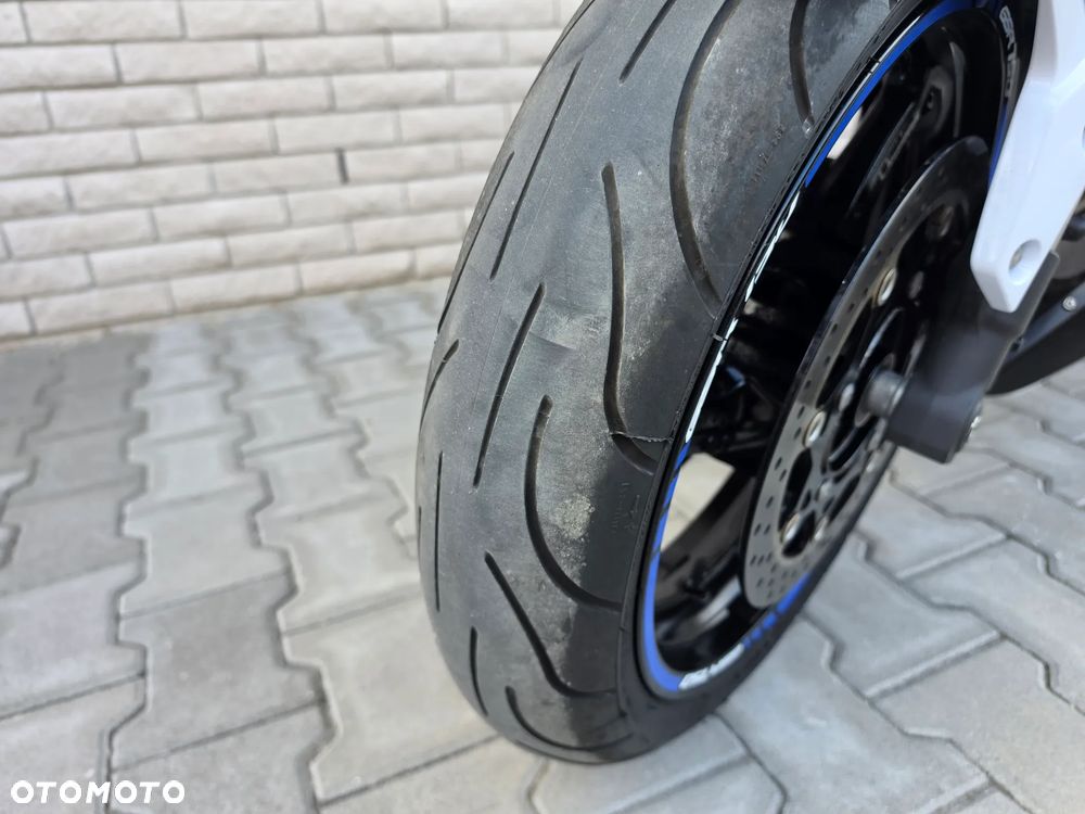 Suzuki GSR - 9