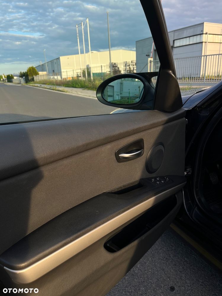 BMW Seria 3 320i - 8