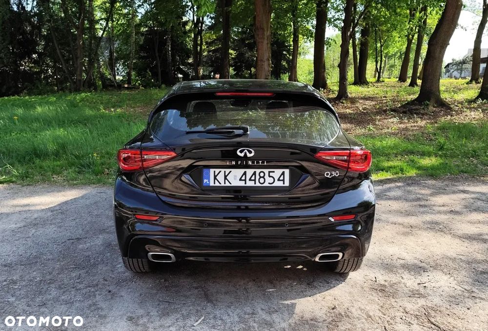 Infiniti Q30 1.5d DCT Premium City Black - 7