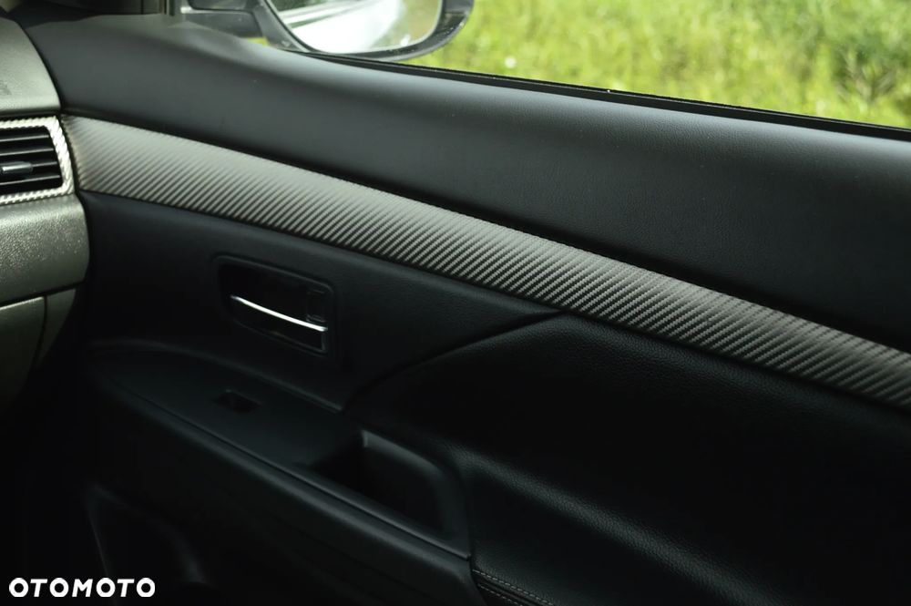 Mitsubishi Outlander 2.0 Intense + Navi 4WD CVT - 34