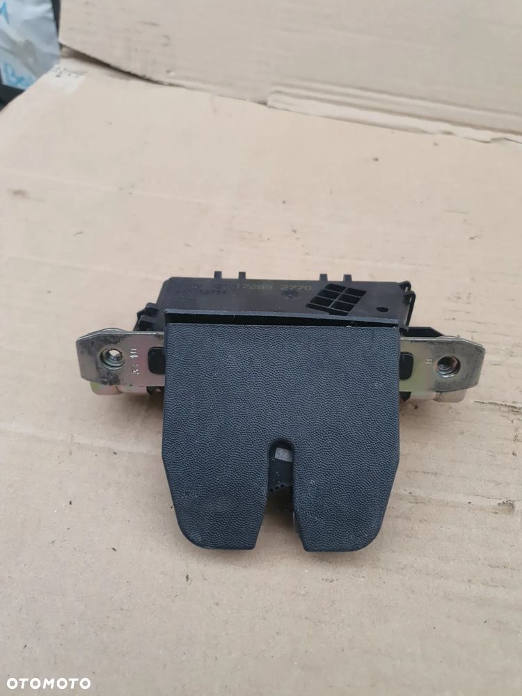 } ZAMEK KLAPY TYŁ OPEL ASTRA H ZAFIRA B Nr 495058724 - 3