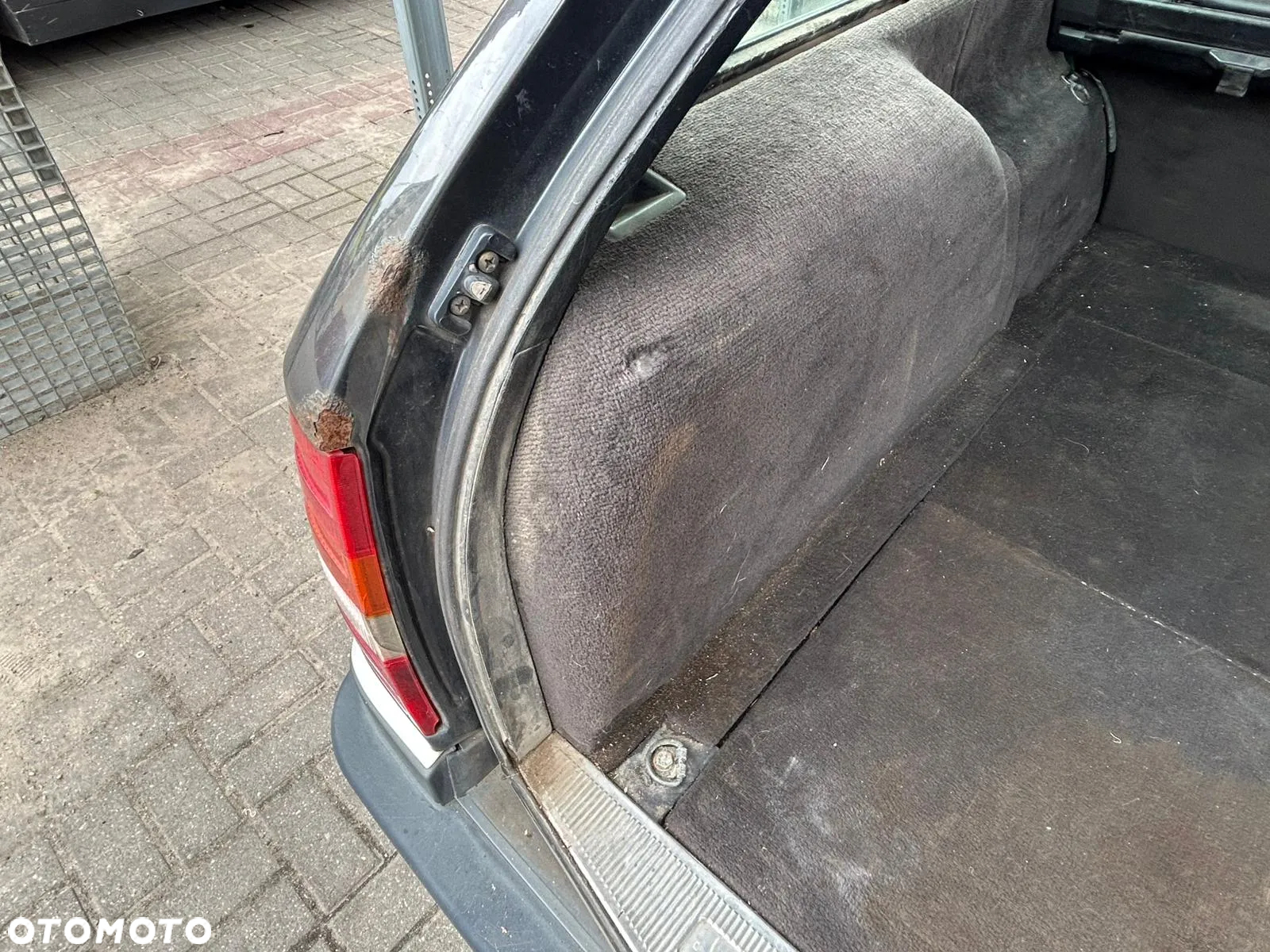 Mercedes-Benz W124 (1984-1993) - 13