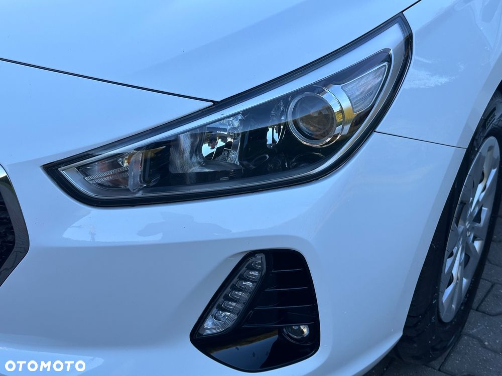 Hyundai i30 blue Kombi 1.4 Trend - 11