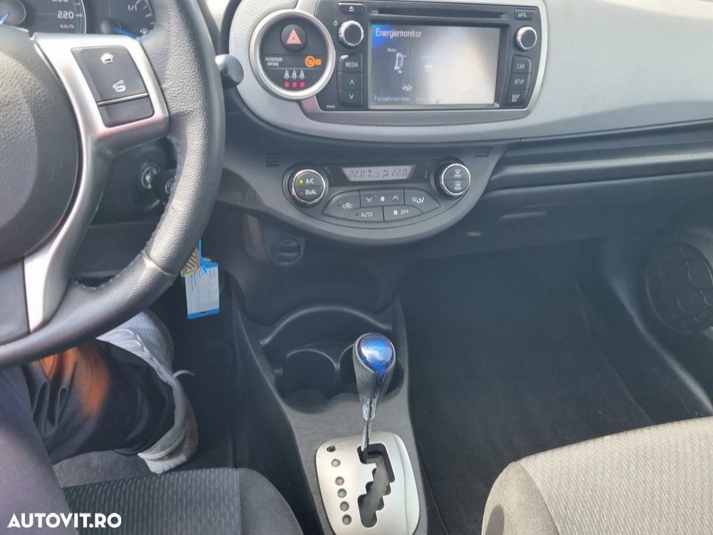 Toyota Yaris 1.5 VVT-i HSD Luna - 17