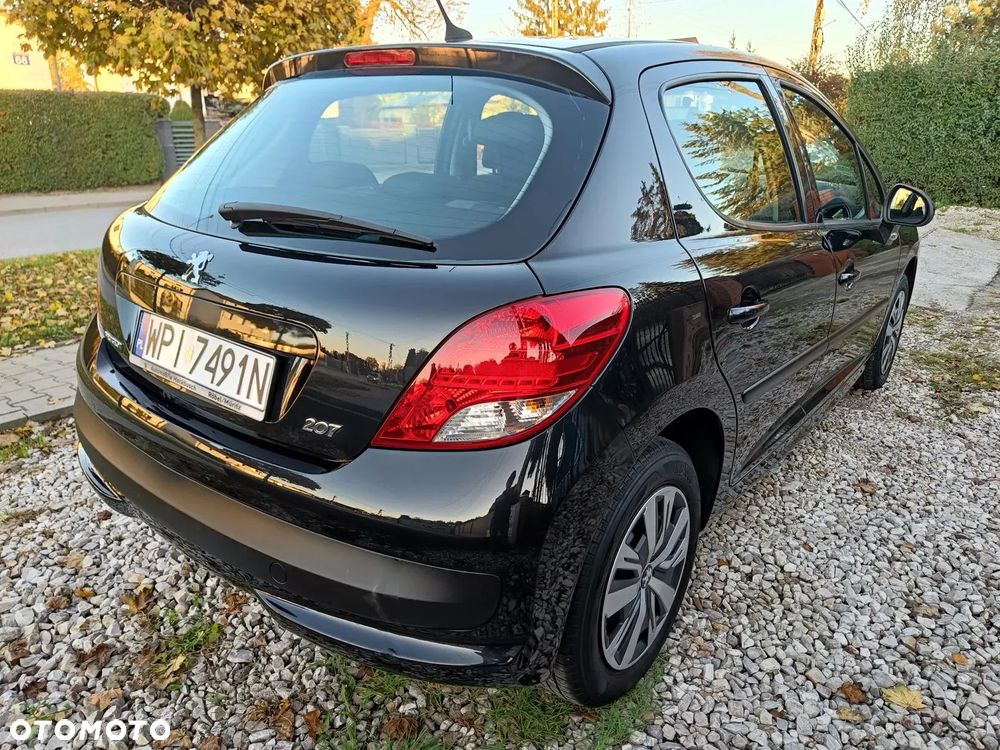 Peugeot 207 - 8