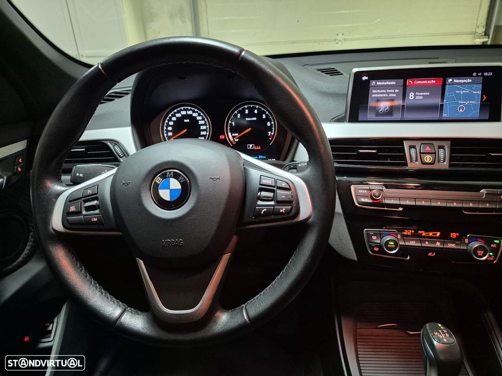 BMW X1 25 e xDrive Corporate Edition - 8