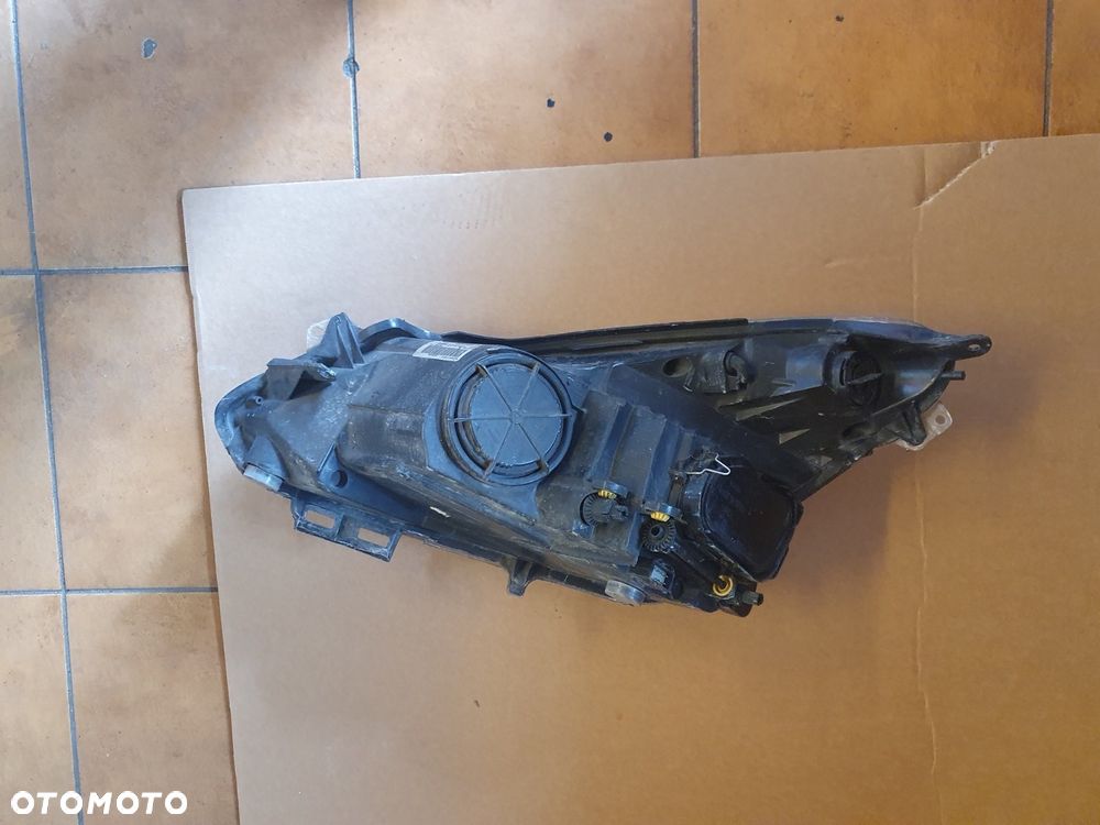 REFLEKTOR PRAWY OPEL CORSA D CZARNY ŚRODEK EUROPA - 5