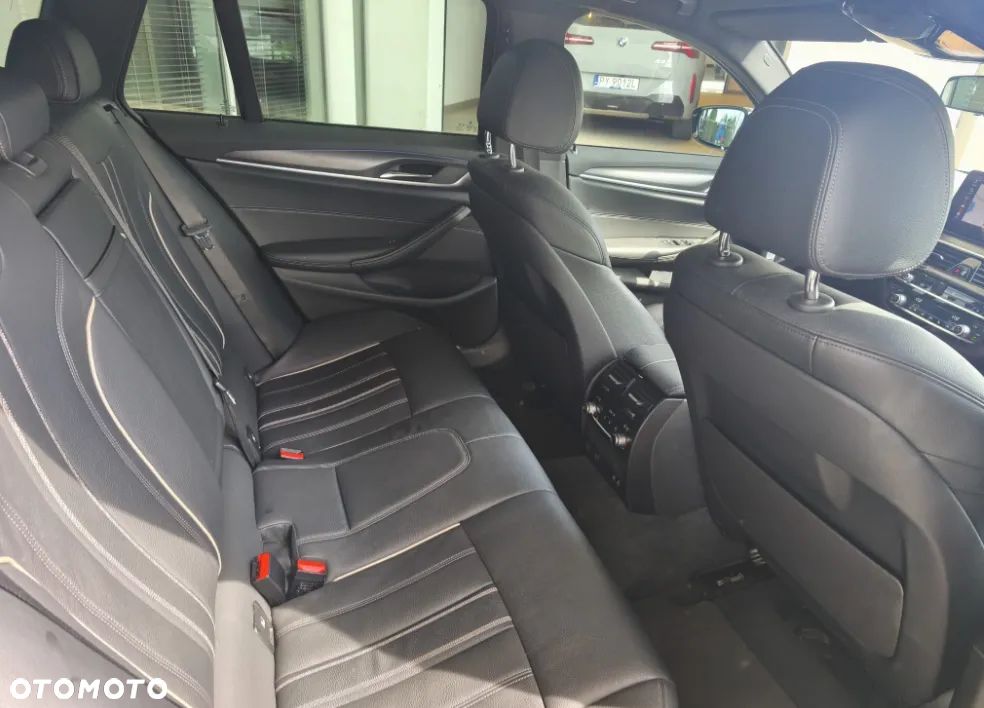 BMW Seria 5 530d xDrive M Sport Edition - 10