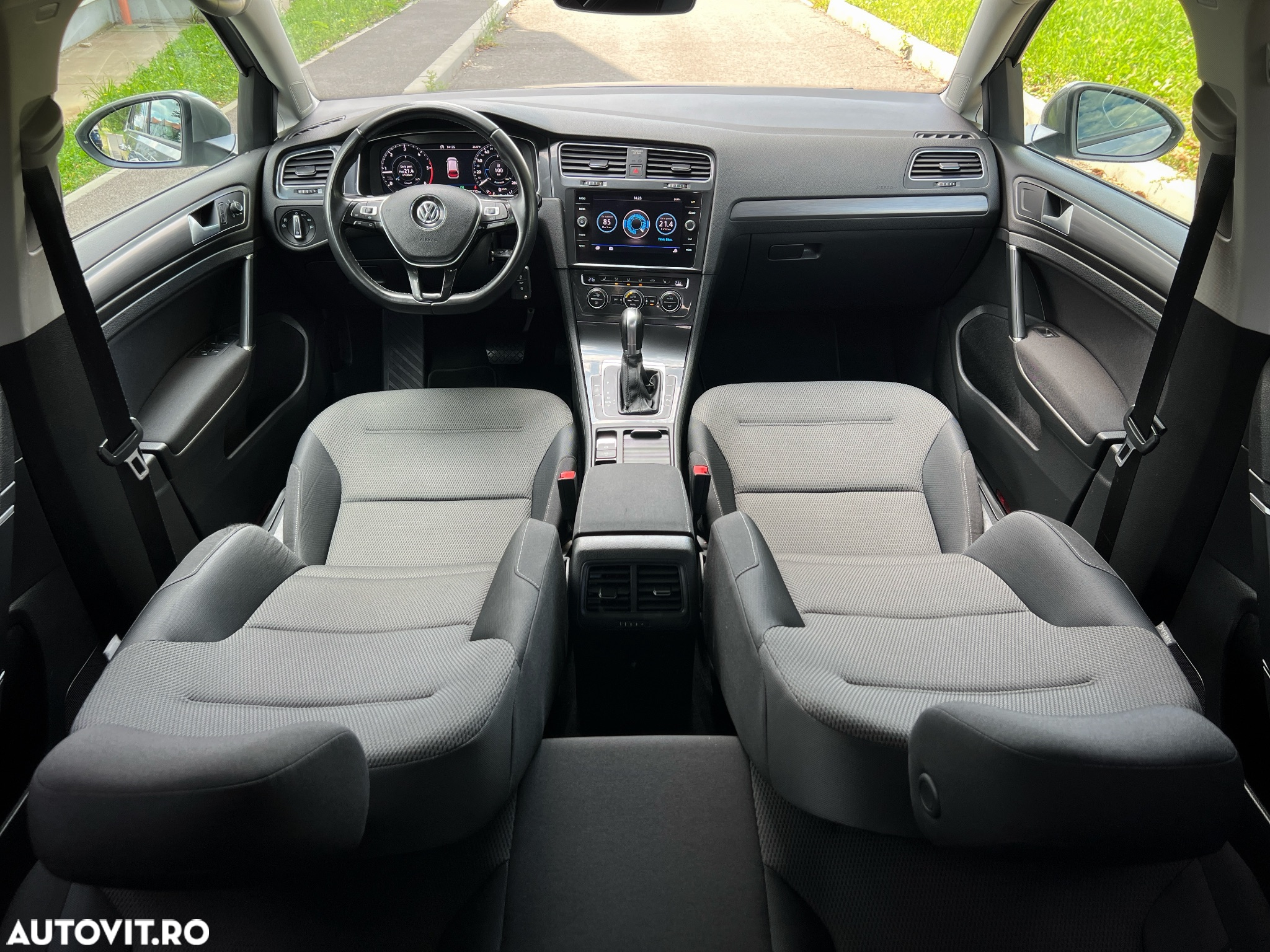 Volkswagen Golf Variant 1.6 TDI DSG Join - 9