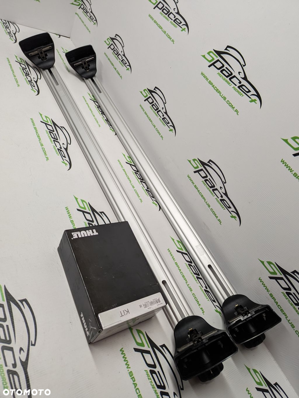 Bagażnik dachowy Thule: belki 861 + Kit dopasowujący 184001 + Stopy 753 - 7