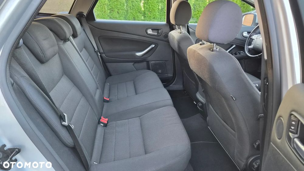 Ford Mondeo - 23