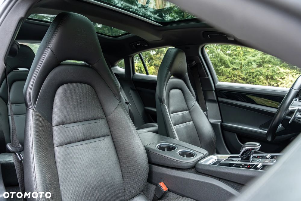 Porsche Panamera 4S - 24