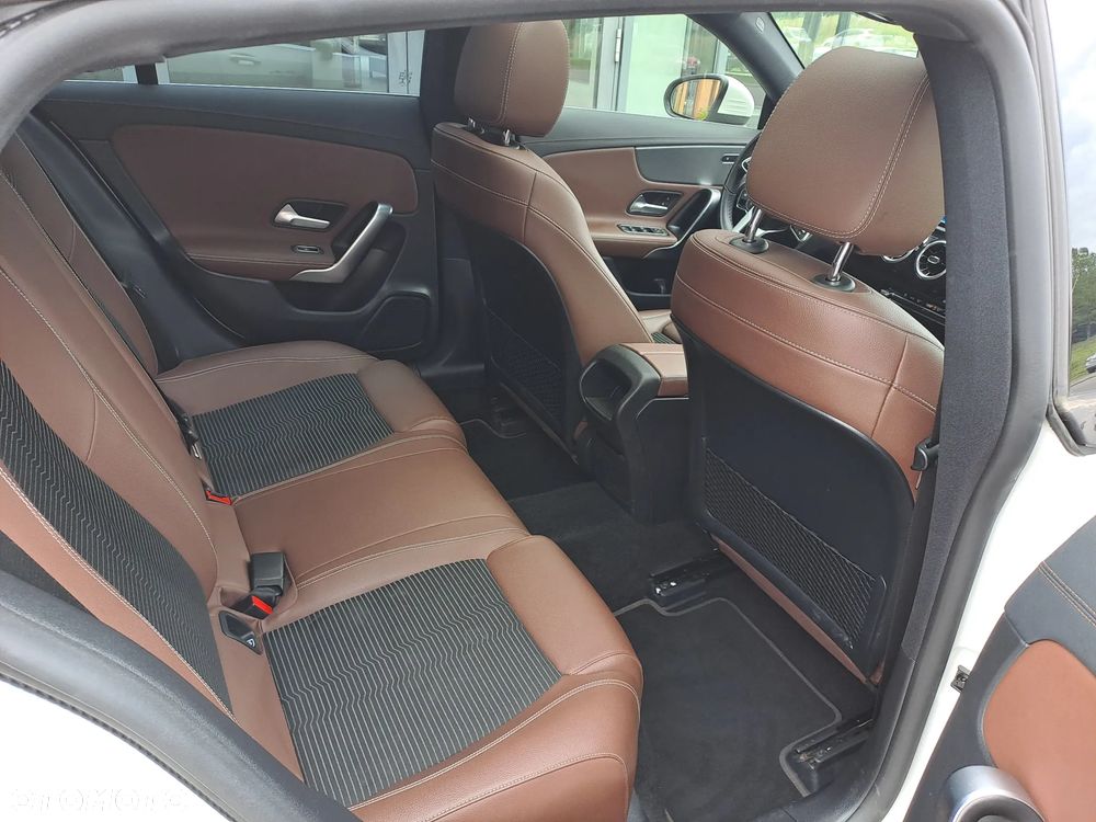 Mercedes-Benz CLA 180 Shooting Brake - 30